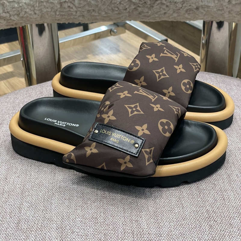 l0vis Vvtt0n slippers